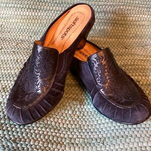 Softspots Navy Suede Embossed Slip-On Mules